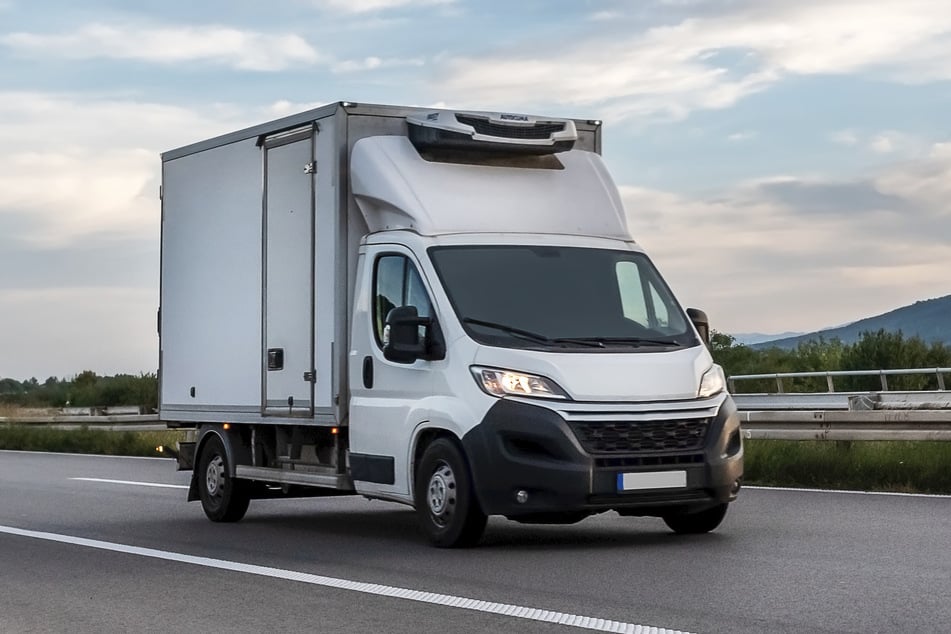 Der 35-Jährige war mit einem Kleinlaster der Marke Iveco unterwegs, als er plötzlich ausgebremst wurde. (Symbolbild)