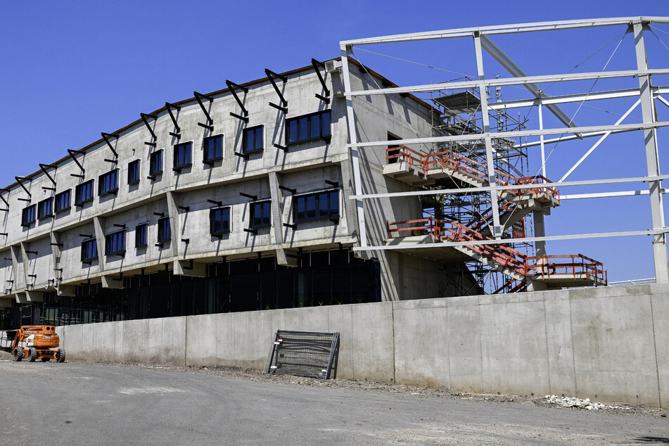 Das Heinz-Steyer-Stadion wird durch die nächste Panne wohl noch teurer.