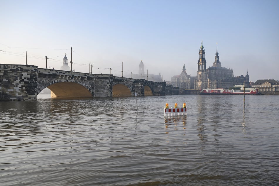 Teilweise wirkte es so, als würde die gesamte Stadt unter Wasser stehen - je nach Perspektive. Dresden ist in diesem Fall aber glimpflich davongekommen.