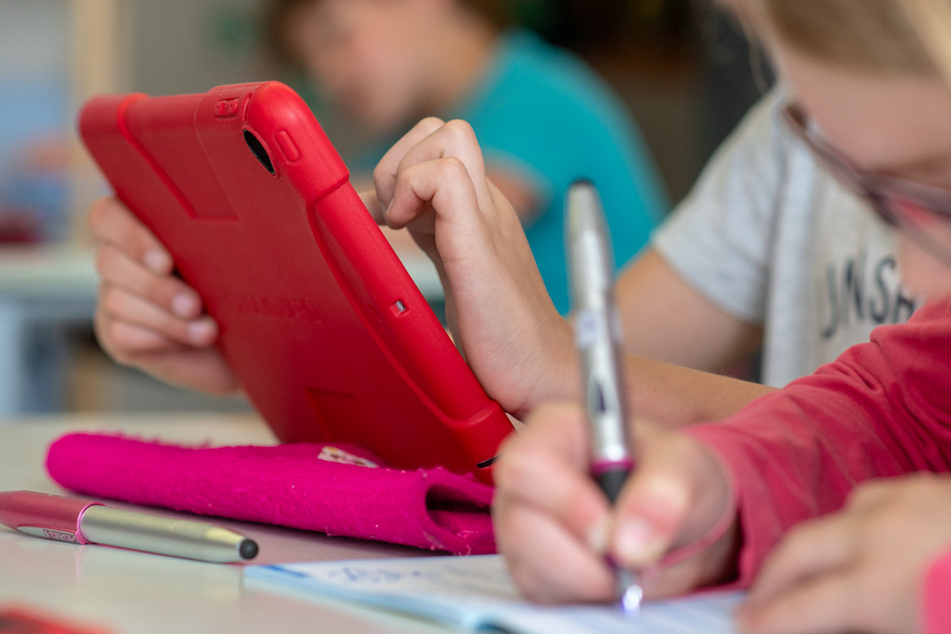 Lehrpläne werden an bayerischen Schulen, wenn notwendig, angepasst. (Symbolbild)