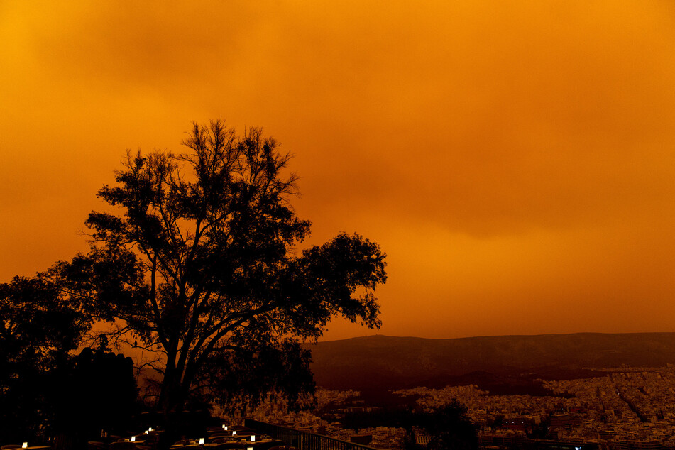 Der Himmel über Griechenland leuchtete in den vergangenen Tagen rot.