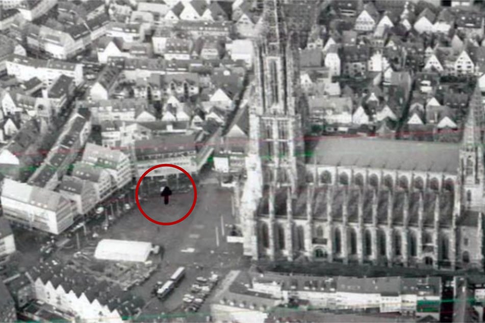 Die Tat ereignete sich auf dem Ulmer Münsterplatz.