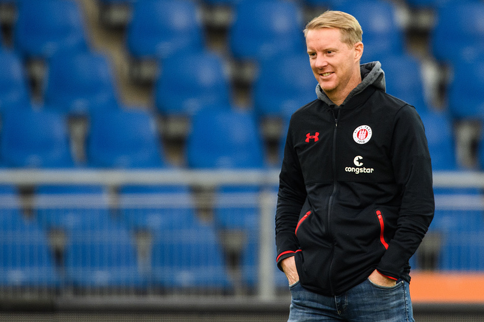Sah viel Gutes von seiner Mannschaft: St.-Pauli-Coach Timo Schultz (43). Der 43-Jährige hat jetzt noch zwei Wochen Zeit, an den letzten Stellschrauben zu drehen.