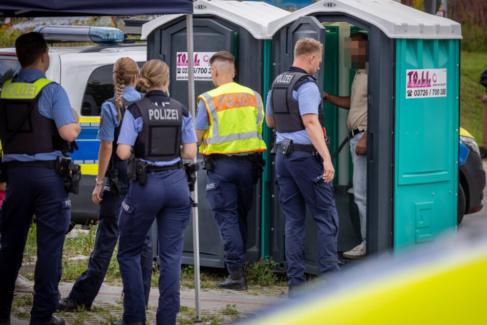 Insgesamt wurden im Laufe des Einsatzes 329 Fahrzeuge und 406 Personen kontrolliert.