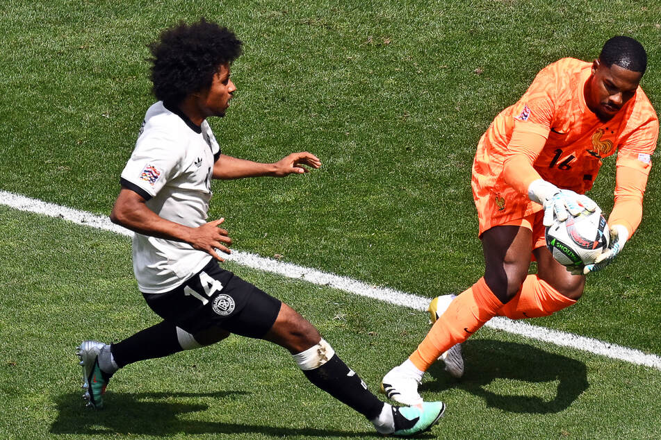 Viele deutsche Angriffsversuche laufen über Karim Adeyemi (links).