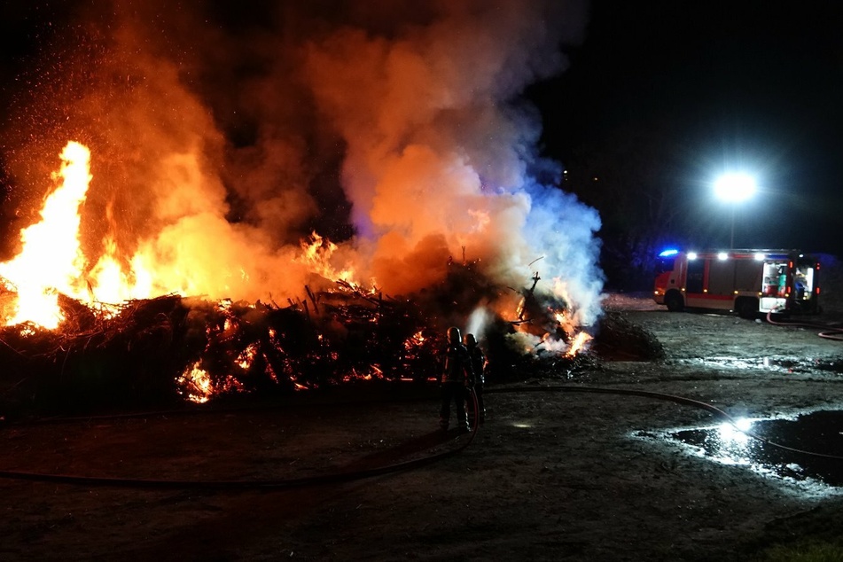 Im Schönauer Park in Leipzig ist es Mittwochnacht wieder einmal zu einem Brand gekommen.