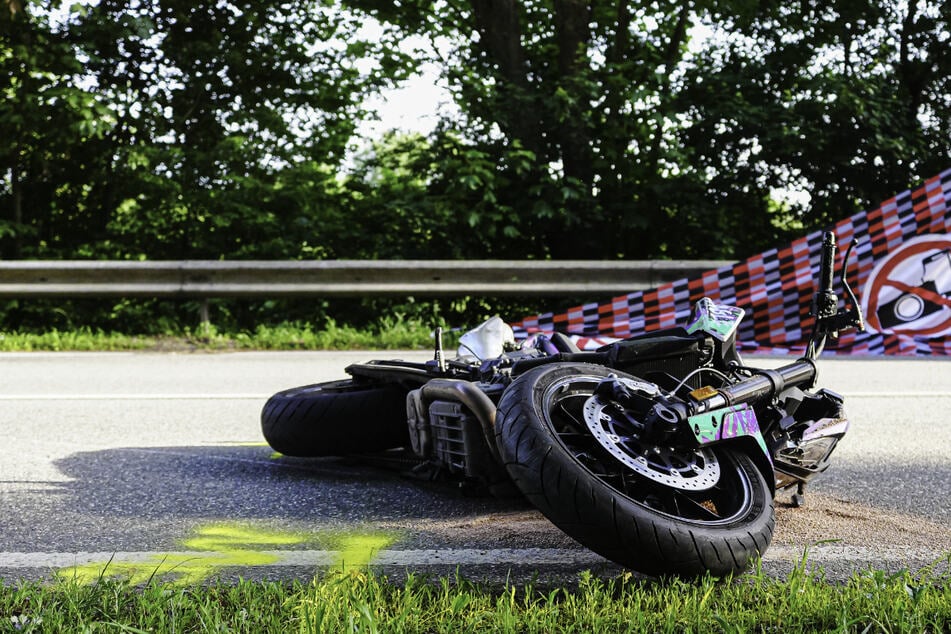 Tödlicher Unfall im Norden: Biker kracht in Radfahrer