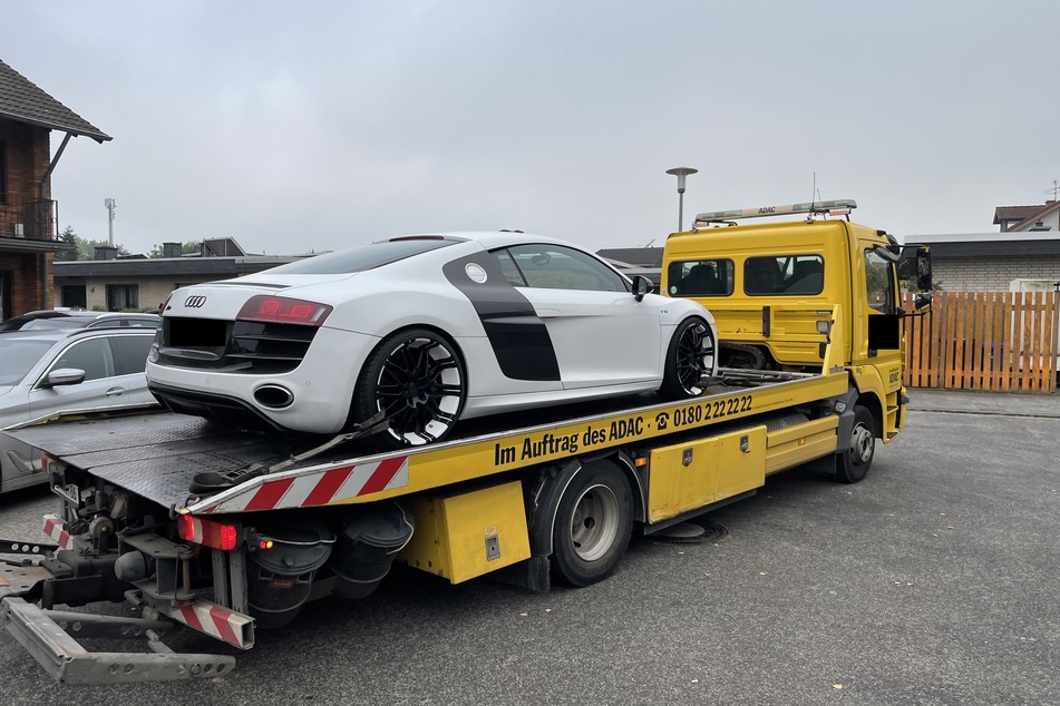 Die Düsseldorfer Polizei beschlagnahmte den Audi R8, der an dem illegalen Rennen beteiligt gewesen war.