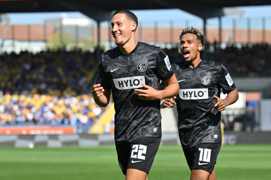 In der 2. Bundesliga trifft der Angreifer (l.) für die SV Elversberg nahezu nach Belieben, hat großen Anteil am aktuellen Höhenflug des Klubs.