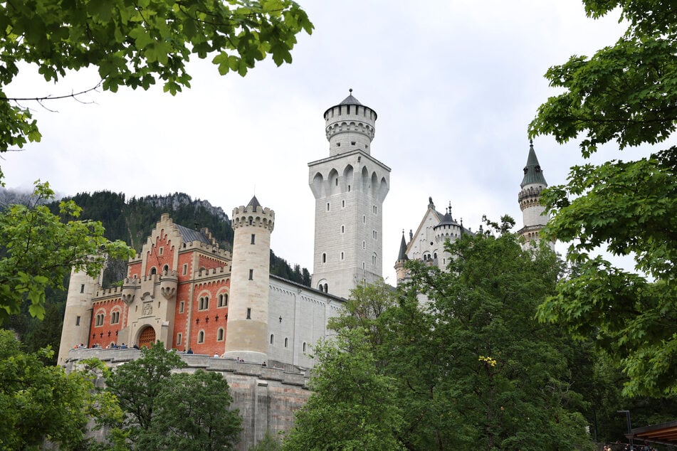 Unmittelbar vor der Toren des Schlosses Neuschwanstein liegt das Schlossrestaurant. (Archiv)