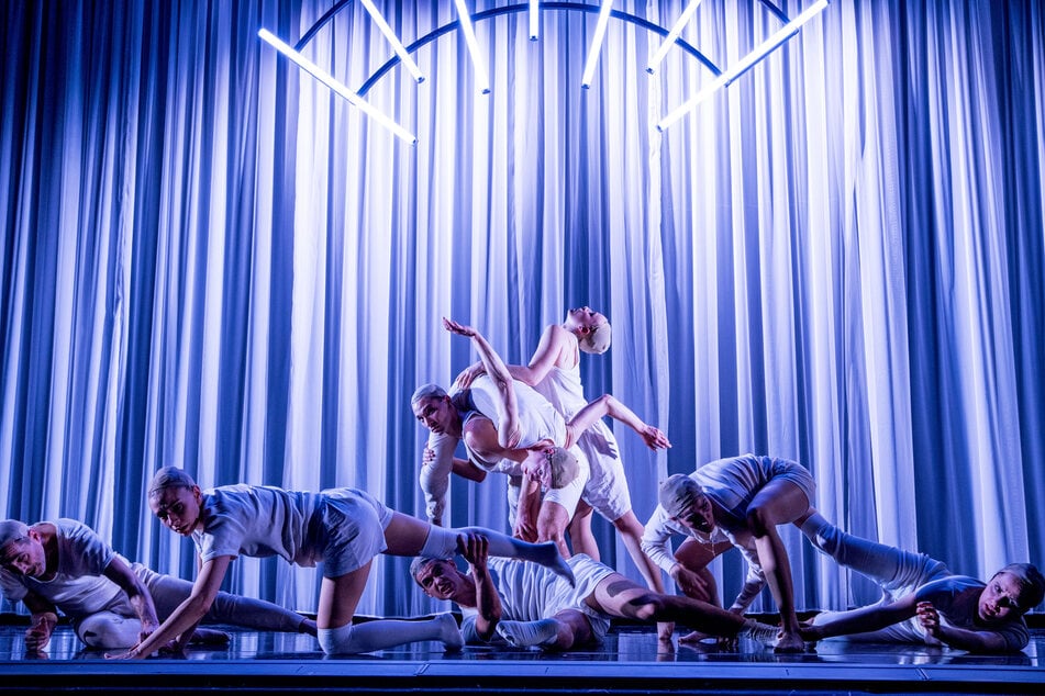 Das Stück glänzt mit expressivem Körpereinsatz.