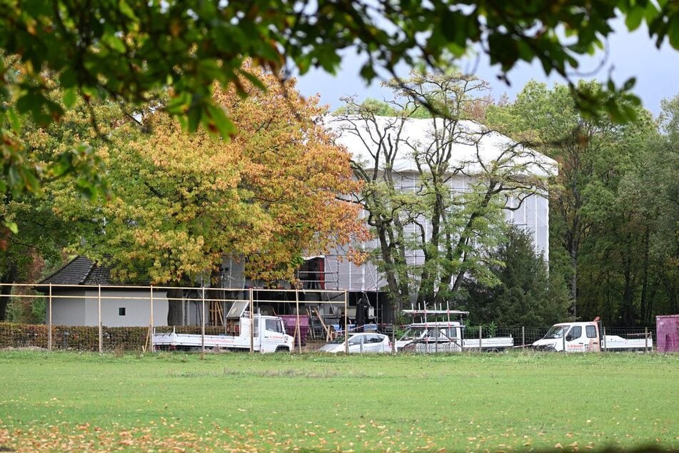Die Dienstvilla auf dem Gelände der Stuttgarter Solitude ist aufgrund von Bauarbeiten eingerüstet.