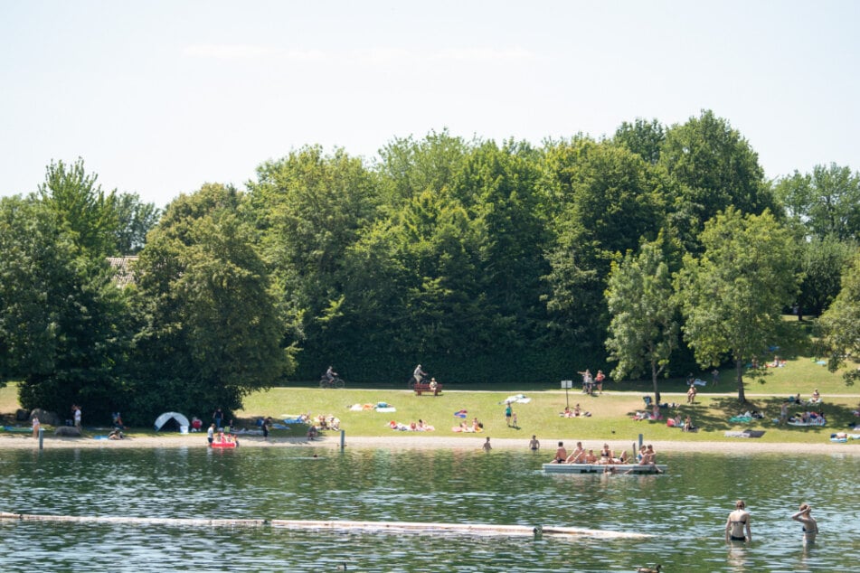 Obersulm: Besucher baden am Breitenauer See.