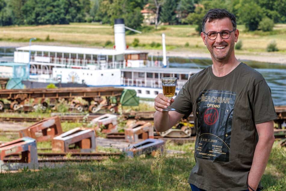 Sommelier Jens Pietzonka (51) verspricht: "Meine Dresdner Bar-Projekte Elbzentrale und Tanzzentrale bleiben."