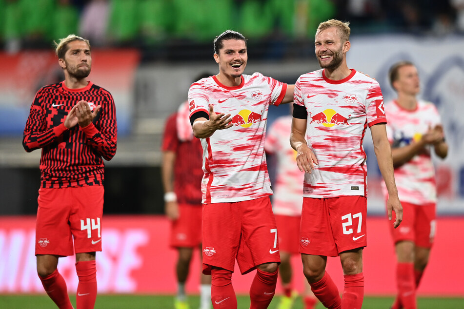 Der FC Bayern hat Kontakt zu Leipzigs Konrad Laimer (24, r.) aufgenommen.