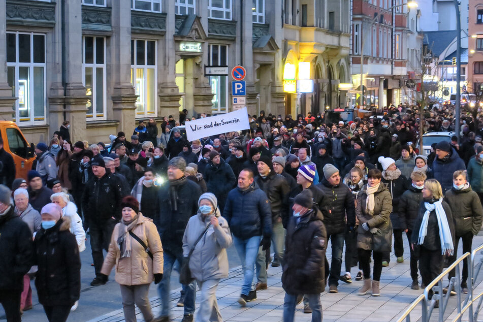 Dieser Corona-Marsch in Aue wird Konsequenzen haben! Die Polizei ermittelt nun gegen den Veranstalter.