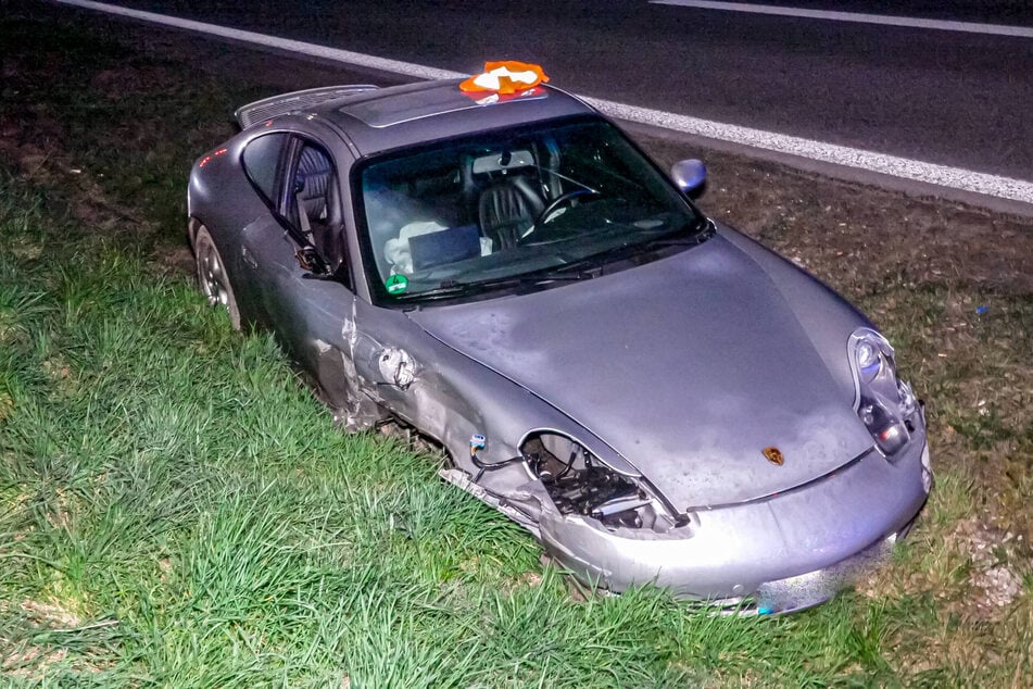 Ein 19-jähriger Porsche-Fahrer verursachte auf der A8 einen Unfall.