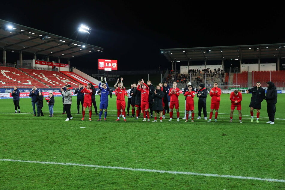 Da fällt das Jubeln mit den eigenen Fans natürlich leicht. In der Nachspielzeit belohnte sich Zwickau mit dem 1:0 über den BFC Dynamo.