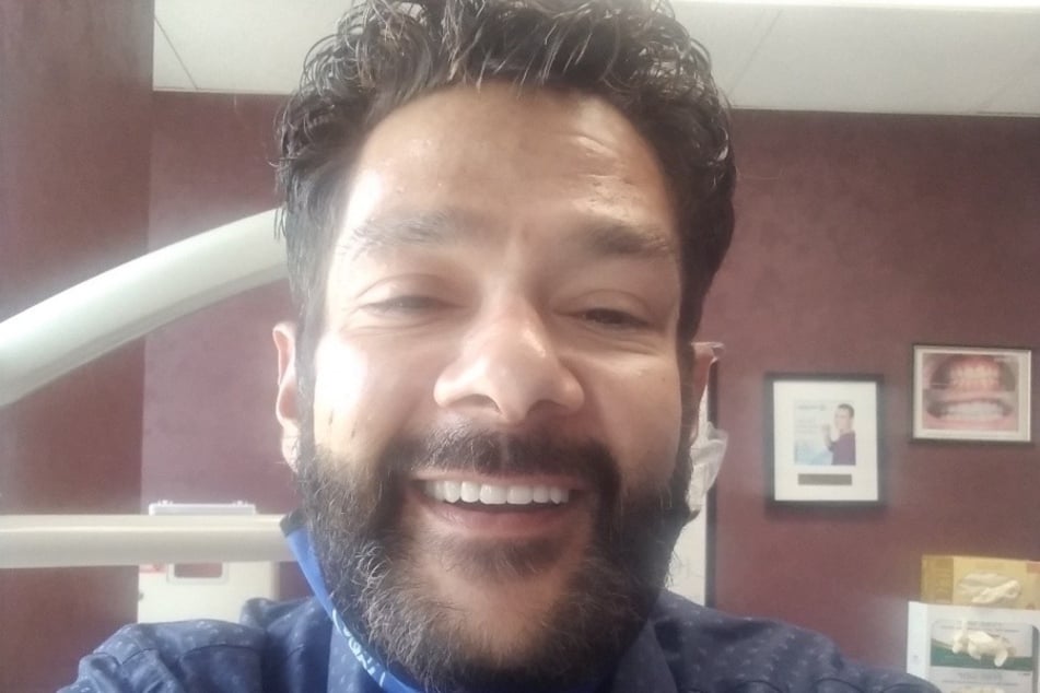 What a difference! Shaun Weiss shows off his new teeth in September 2020.