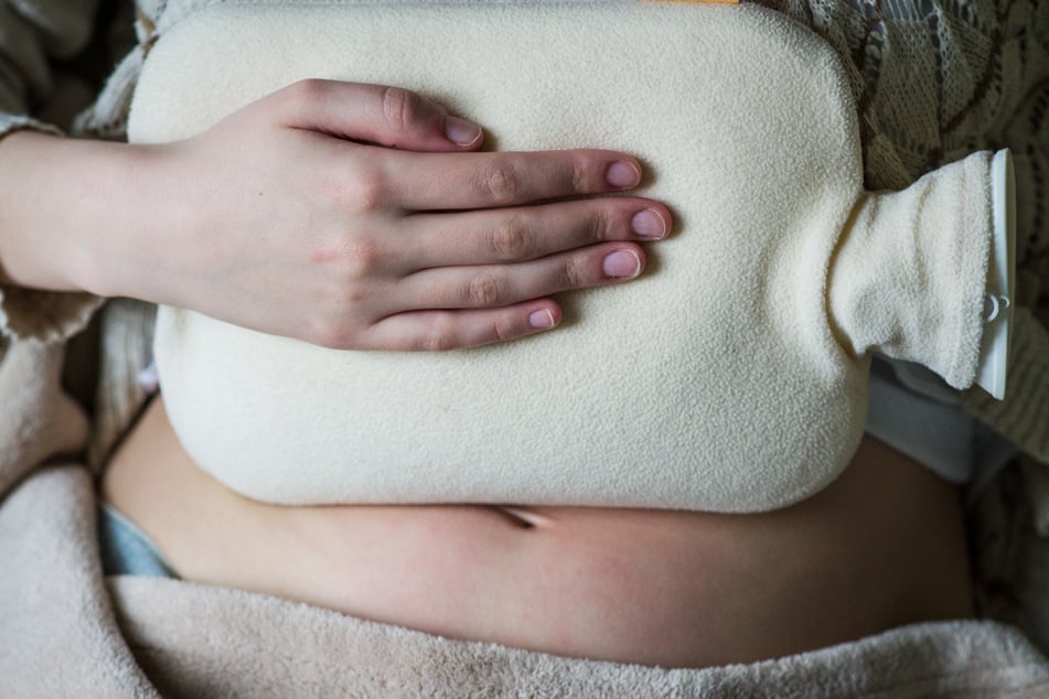 Typische Symptome für eine Rotavirus-Infektion sind Bauchschmerzen und Magen-Probleme.