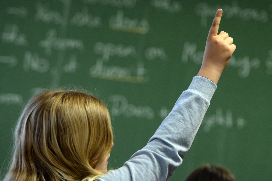 Viele Schüler dürfen wieder in die Schule gehen.