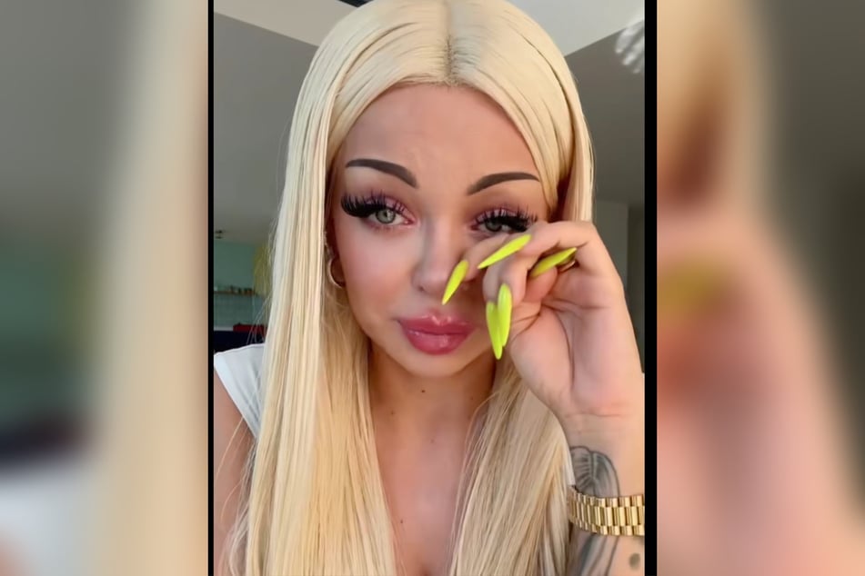 Unter Tränen berichtet Katja, dass ihr Instagram-Account gehackt wurde.