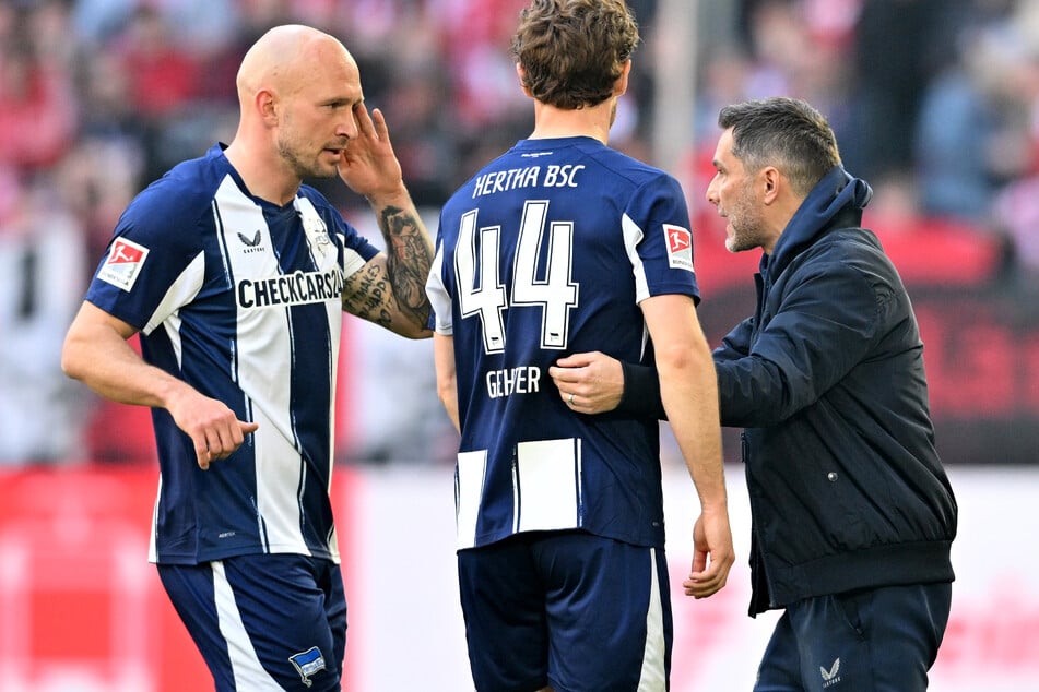 Der ewige Toni Leistner (35, l.) ist bei Hertha absoluter Führungsspieler.