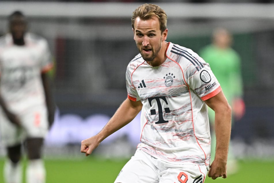 Wie kriegt man den Bayern-Stürmerstar Harry Kane (32) unter Kontrolle? Das wird einer der BVB-Aufgaben an diesem Samstag werden.