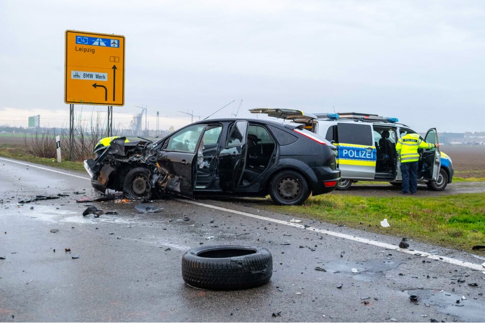 Beide Autos sind bei dem Crash am Donnerstagmorgen schwer beschädigt worden.