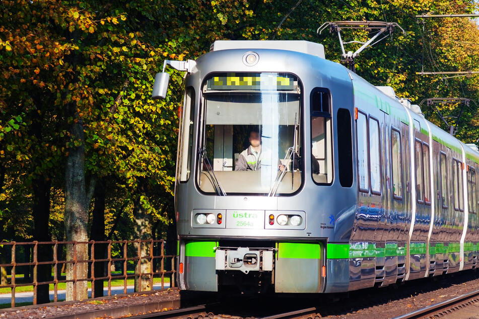 Ein Mann geriet gegen 5.30 Uhr unter eine Straßenbahn in Hannovers Nachbarstadt Laatzen (Symbolbild).