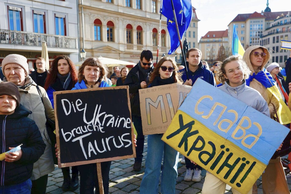 Die Demo-Teilnehmer forderten auch die Lieferung von Taurus-Marschflugkörpern an die Ukraine.