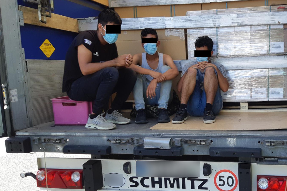 Die drei jungen Afghanen harrten offenbar zwei Tage auf dem Lkw-Auflieger aus.