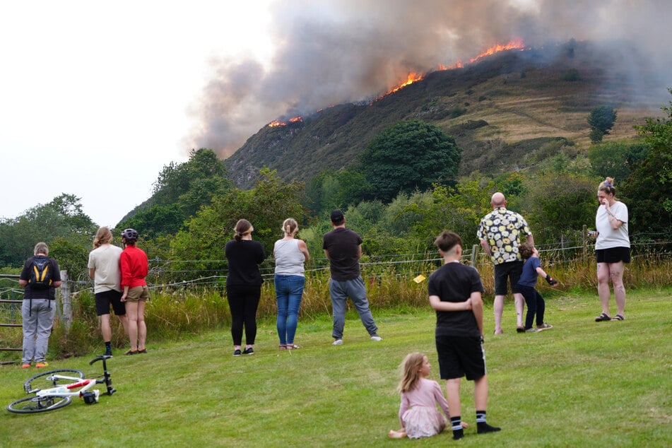 Der Holyrood Park wurde für Fußgänger gesperrt. Verletzte gab es nicht.