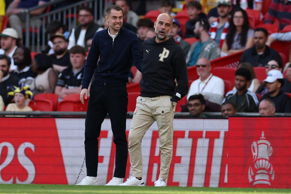 Verliert Tonda Eckert (33, l.) jetzt seinen Job beim FC Southampton?