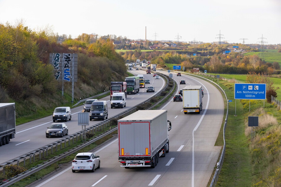 Auf der A17 ist ein Jugendlicher mit einem Auto liegengeblieben. (Archivfoto)