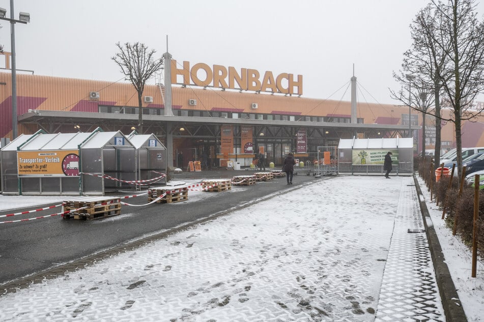 Kein Andrang am Montagmorgen vorm Hornbach.