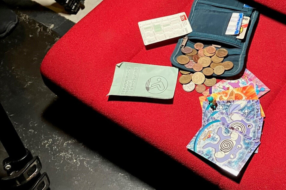 Im Cineplex Hamm wurde eine blaue Geldbörse entdeckt, die dort jemand vor 23 Jahren jemand liegengelassen hat.