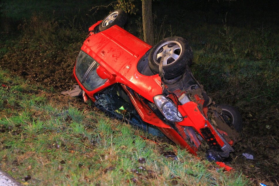 Das Auto des 58-Jährigen wurde bei dem Unfall stark in Mitleidenschaft gezogen.