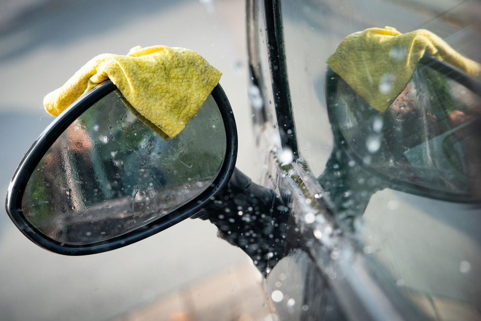 Erste hessische Kommunen sprechen bereits vom Notstand bei der Wasserversorgung. Versorger und Verbände mahnen zum umsichtigen Gebrauch von Wasser (Symbolbild).