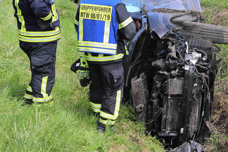 Unfall mit drei Verletzten: Wurde Ersthelferin bei Rettung bespuckt?