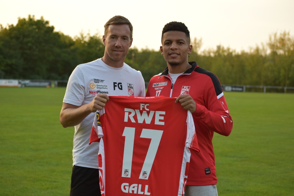 Romain Gall (28) läuft künftig für den FC Rot-Weiß Erfurt auf und bringt internationale Erfahrung mit.