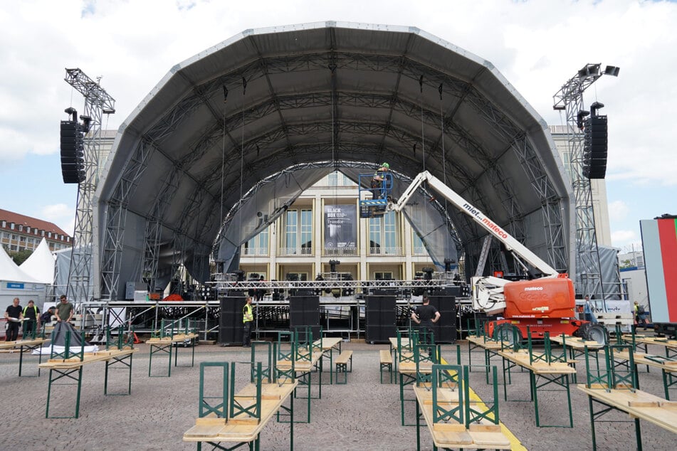 Anfang der Woche wurde noch alles vorbereitet, mittlerweile steht die große Bühne am Augutusplatz und ist bereit für ein buntes Bühnenprogramm.