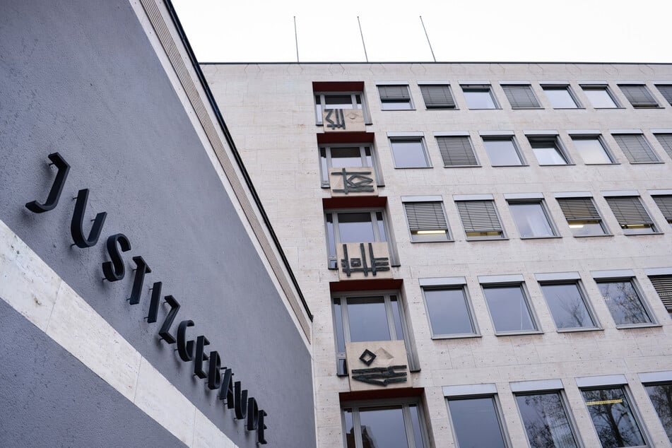 Vor dem Landgericht Aschaffenburg soll jetzt entschieden werden, ob über den Angeklagten eine Sicherungsverwahrung verhängt wird.