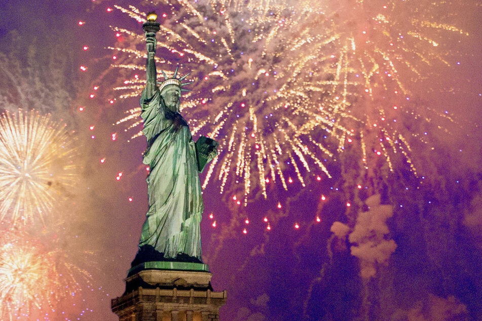 Every year, Lady Liberty is surrounded by stunning fireworks as the clock strikes midnight in Manhattan.