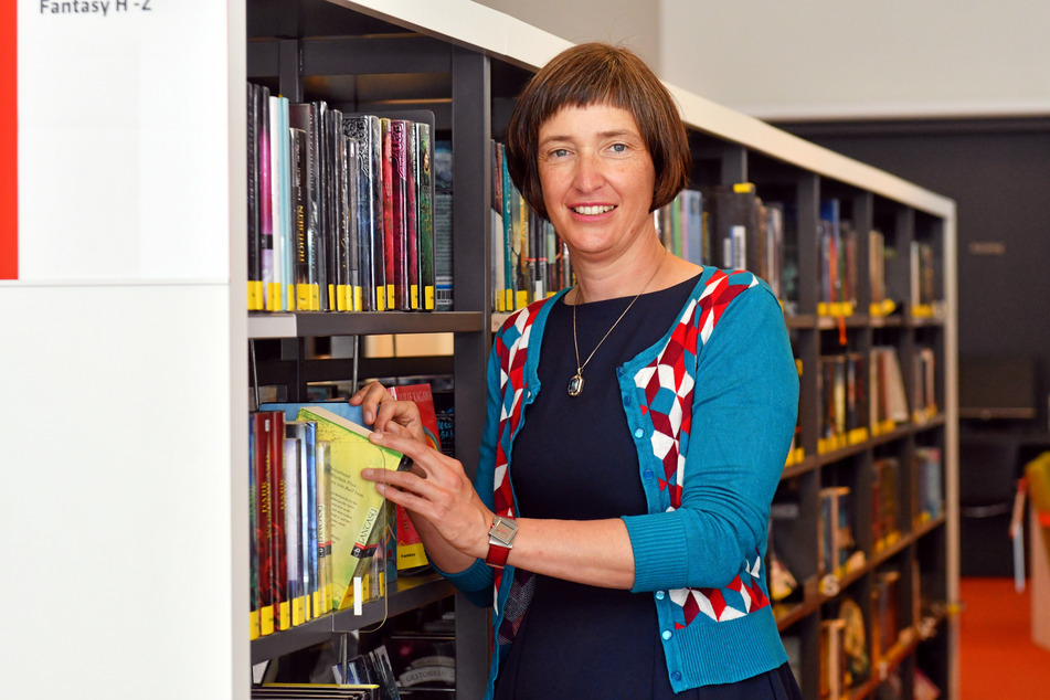 Bibliotheksdirektorin Marit Kunis-Michel (46) hat Montag die neue "Bibliothek der Dinge" im Kulturpalast eröffnet.