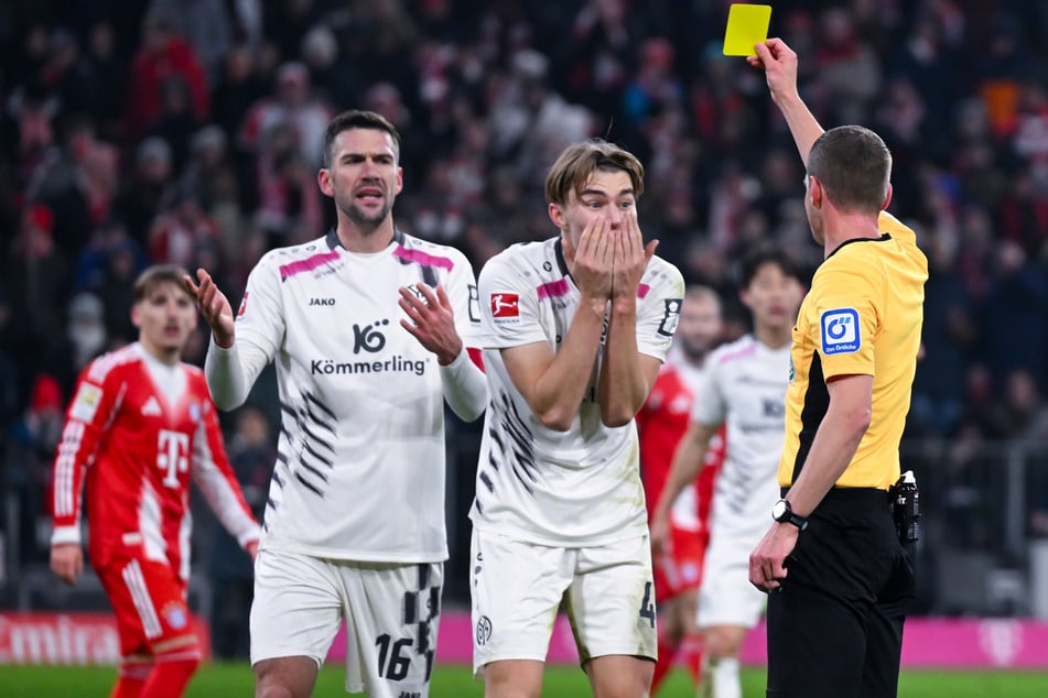 Kacper Potulski (18, M.) vom 1. FSV Mainz 05 ist 1,95 Meter groß. Laut einer Studie kommt ihm das beim Thema Gelbe Karten nicht gerade entgegen.