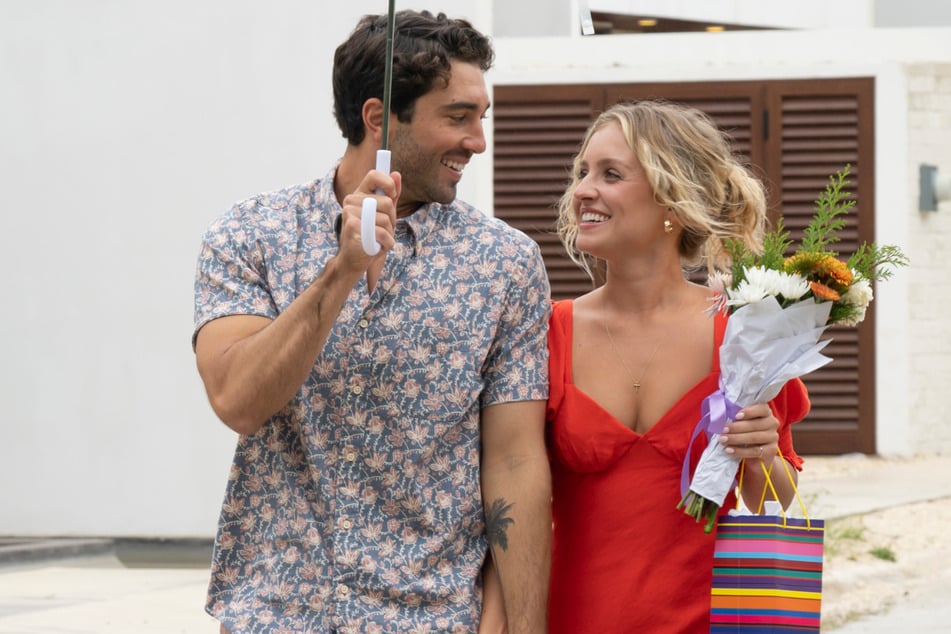 Daisy (r.) was the first contestant to meet Joey Graziadei's family in the season finale of The Bachelor.