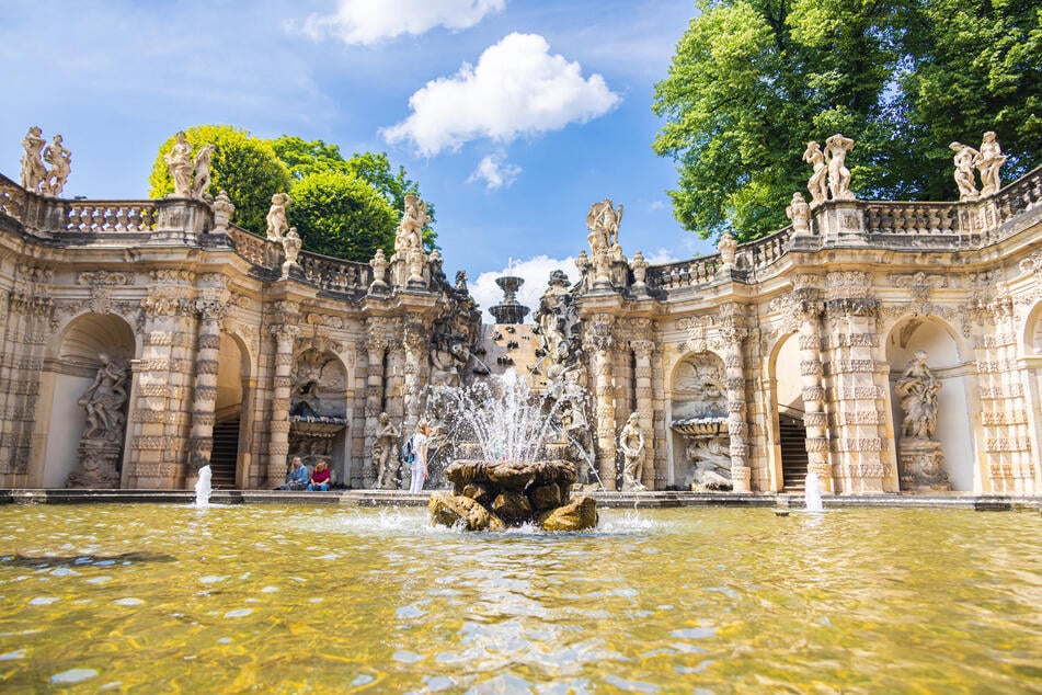 Normalerweise ist die Sicht vom Springbrunnen auf das Nymphenbad frei.