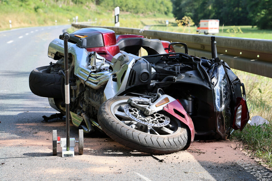 Am Sonntag kam es im unterfränkischen Eichenbühl (Landkreis Miltenberg) zu einem tragischen Verkehrsunfall, bei dem ein Motorradfahrer ums Leben kam.
