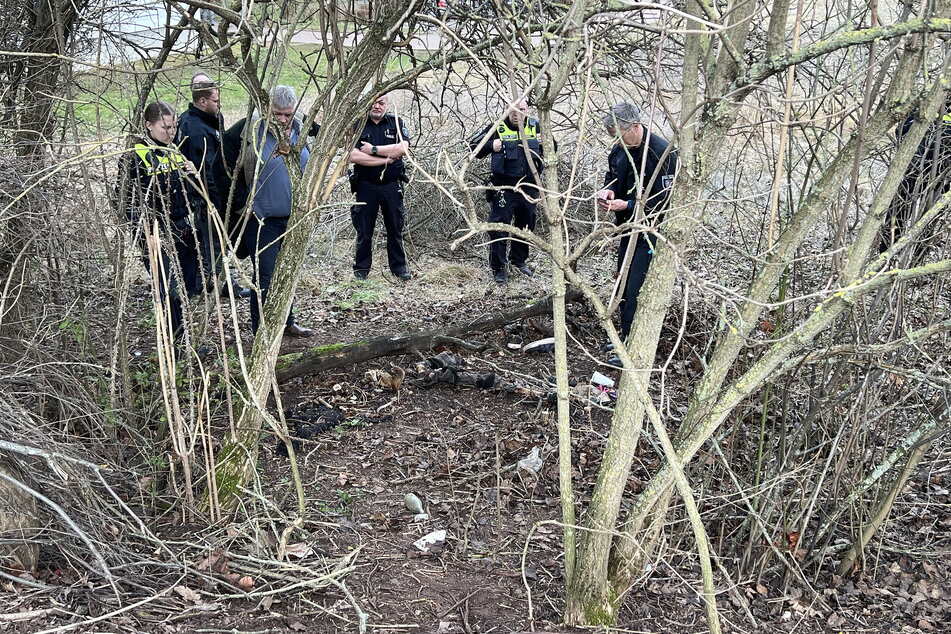 Die Ermittler waren vor Ort und nahmen den Fund unter die Lupe.